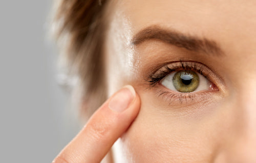 Quel contour des yeux choisir selon votre type de peau et vos besoins ?