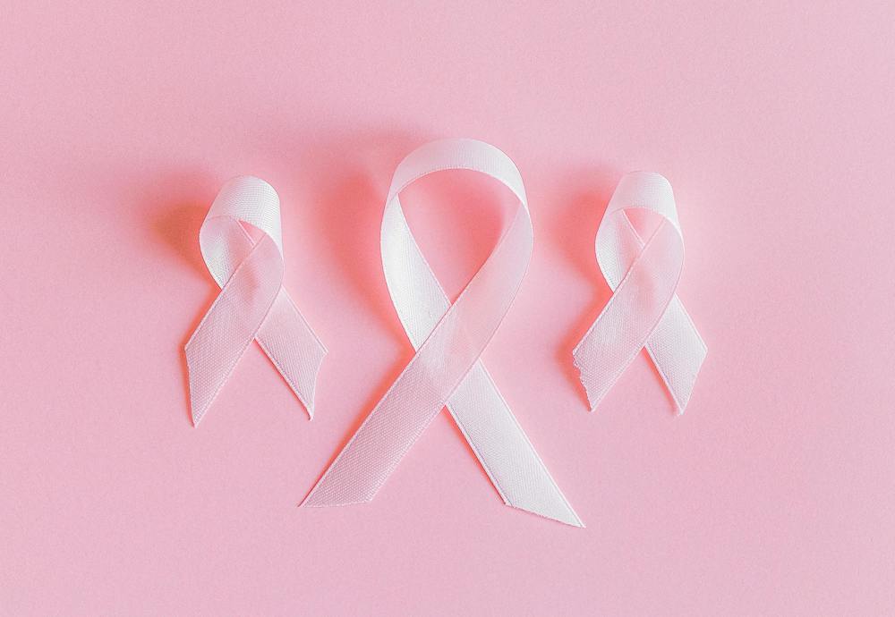 Perturbateurs endocriniens et cancer du sein : comprendre les risques et réduire son exposition